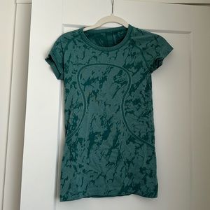 Lululemon workout top